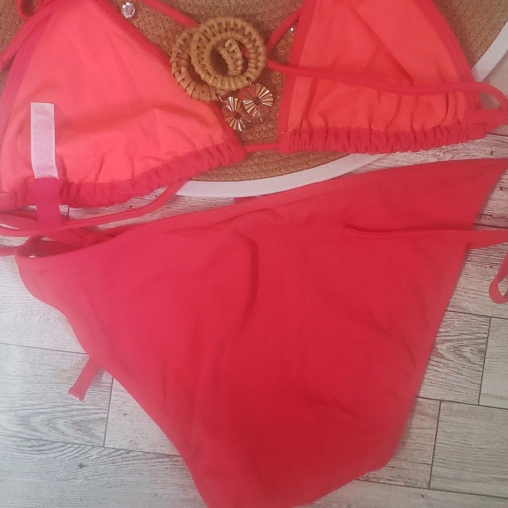 Victorias Secret String Bikini - Picture 5 of 6